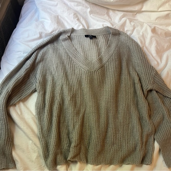 Lulu's Gray V-Neck Lightweight Sweater size XL - Picture 10 of 11